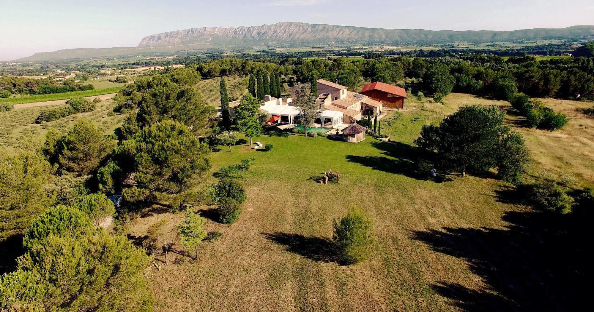 Отель Domaine De La Pomme Тре Экстерьер фото